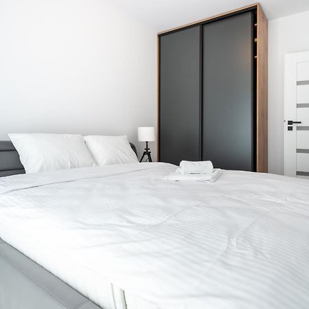 Raciborska 2-Bedroom Apartment カトヴィツェ エクステリア 写真