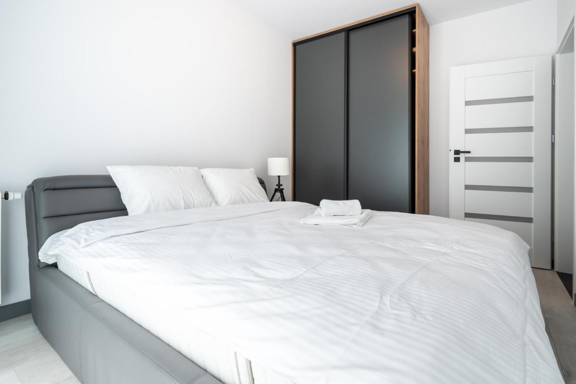 Raciborska 2-Bedroom Apartment カトヴィツェ エクステリア 写真