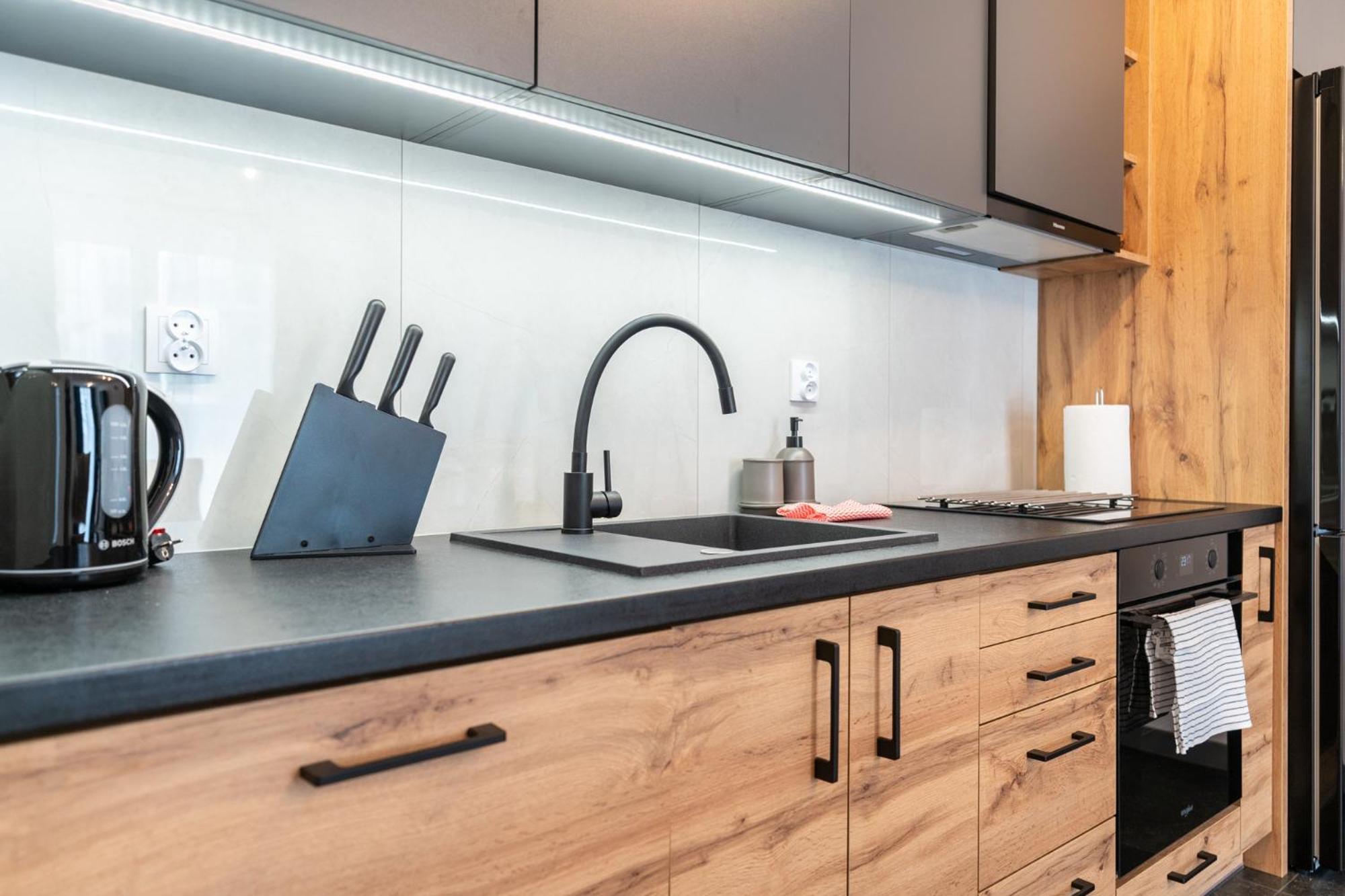 Raciborska 2-Bedroom Apartment カトヴィツェ エクステリア 写真